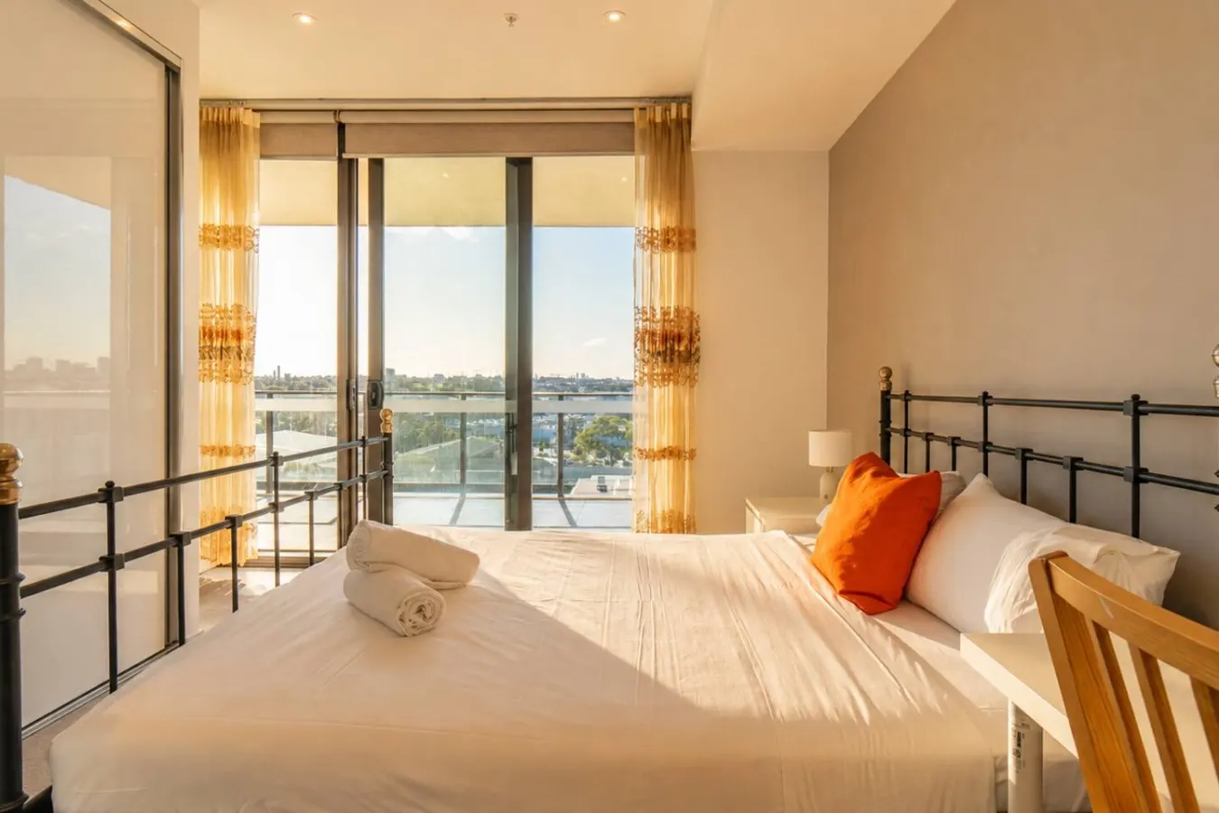 North-Facing 3BR with City Views & Parking 9