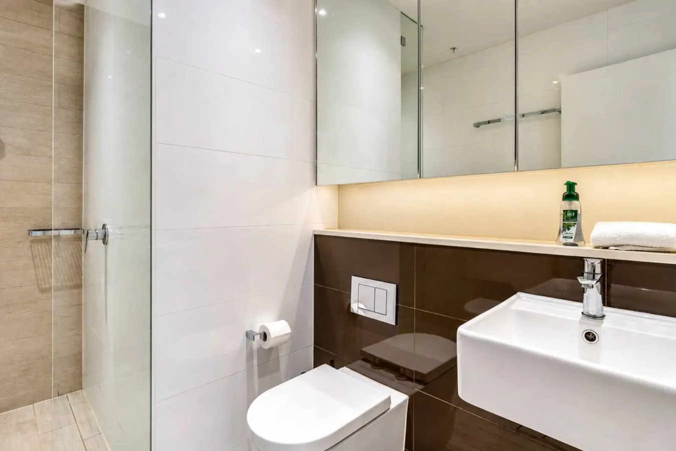 North-Facing 3BR with City Views & Parking 14