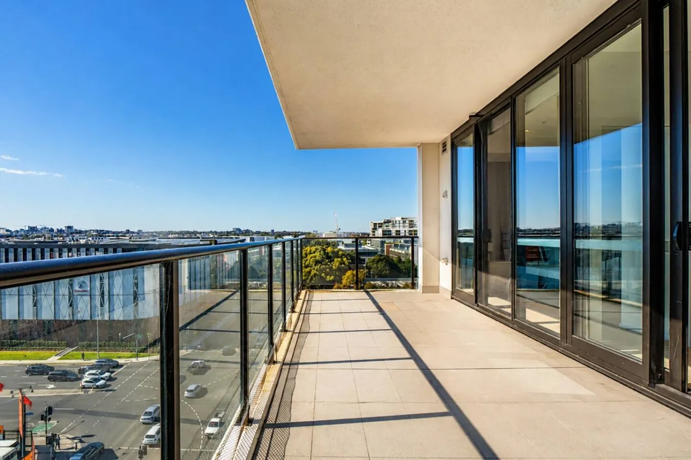 North-Facing 3BR with City Views & Parking 16