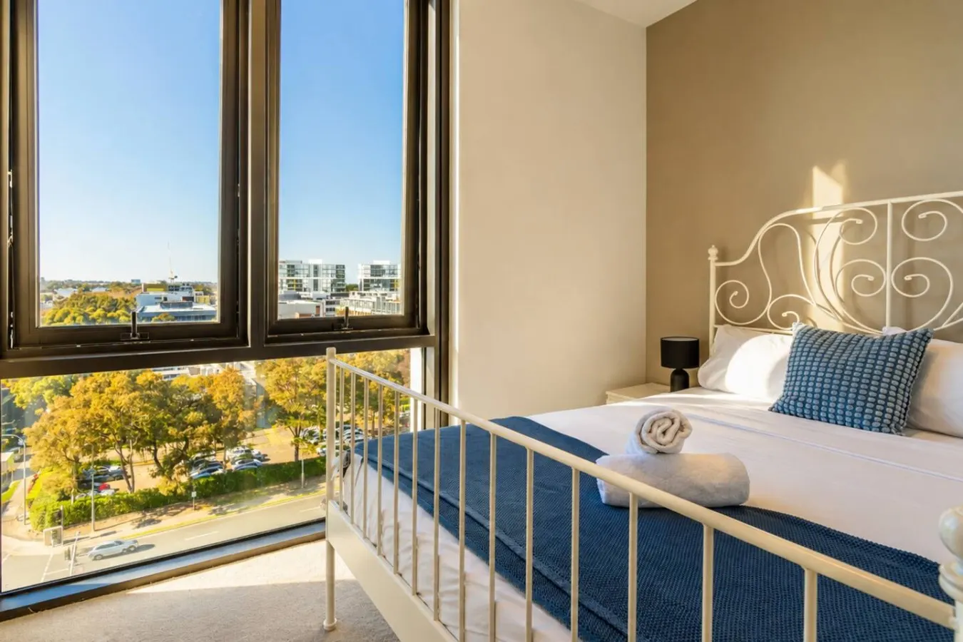 North-Facing 3BR with City Views & Parking 6