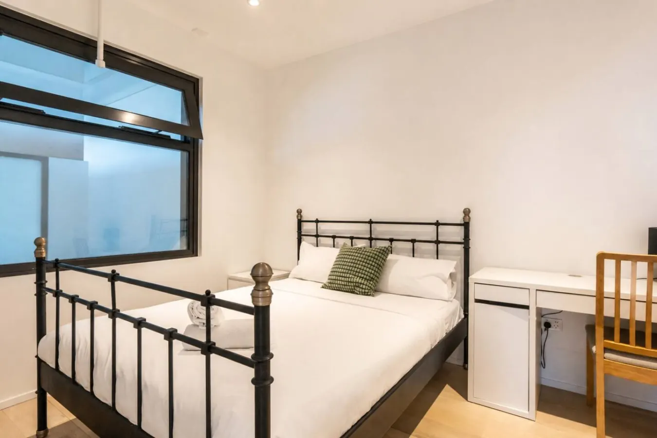 North-Facing 3BR with City Views & Parking 8