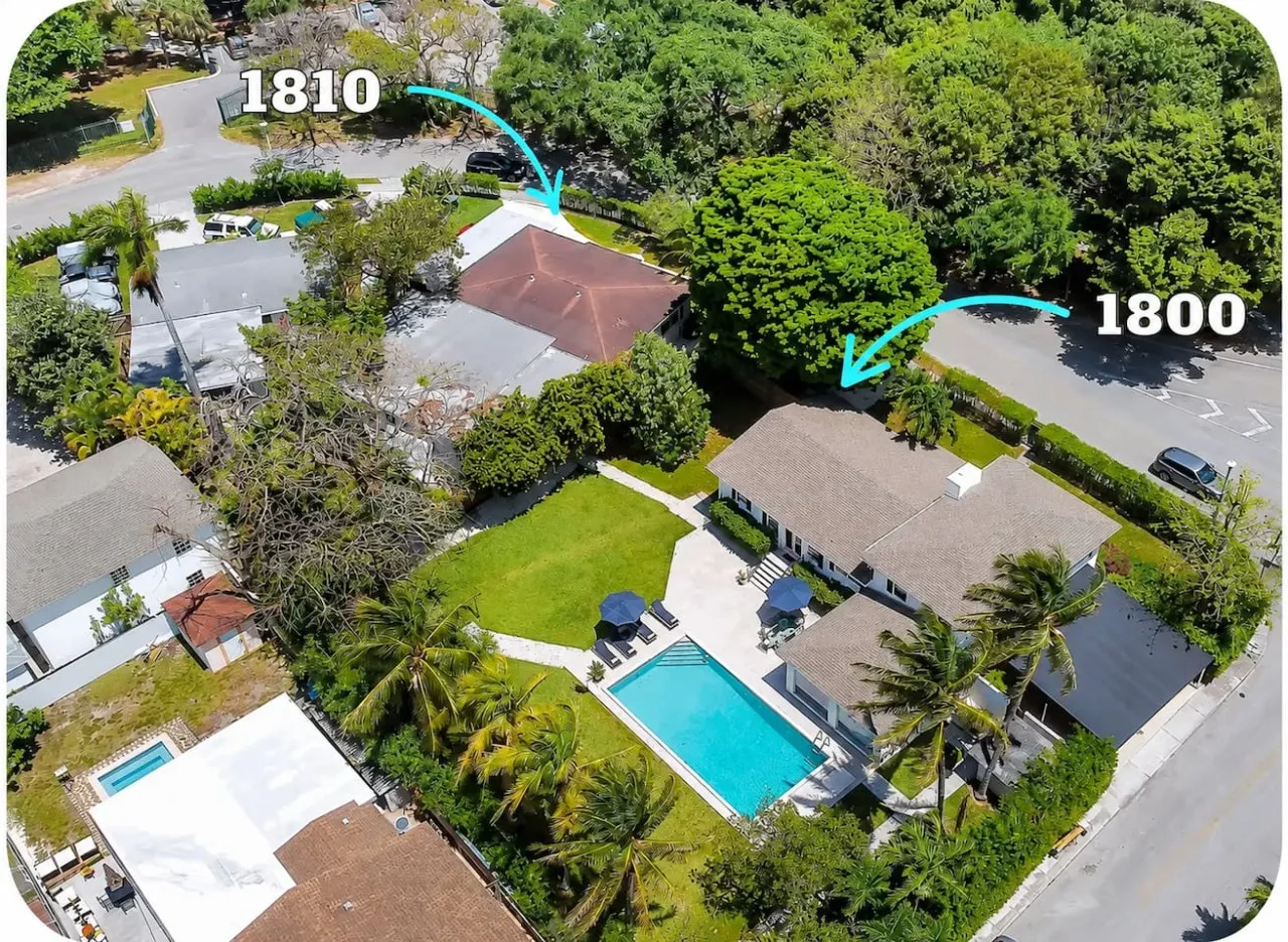 2-Home Compound with Pool and BBQ, Sleeps 16 1