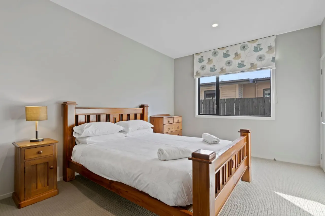 6BR Relax at Lake Hood Luxury Canal Home with Jetty 19