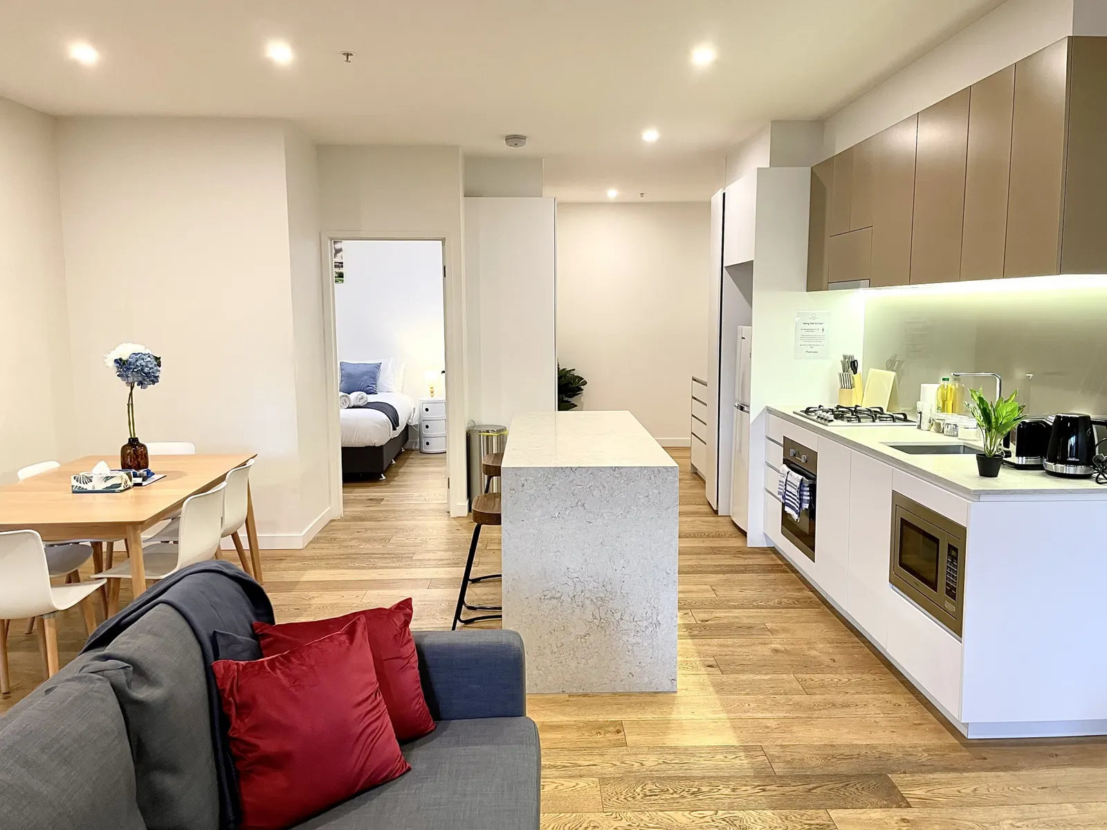 ReadySet Apartments on Rose Lane - 3 Bedroom Apartment RL3 4