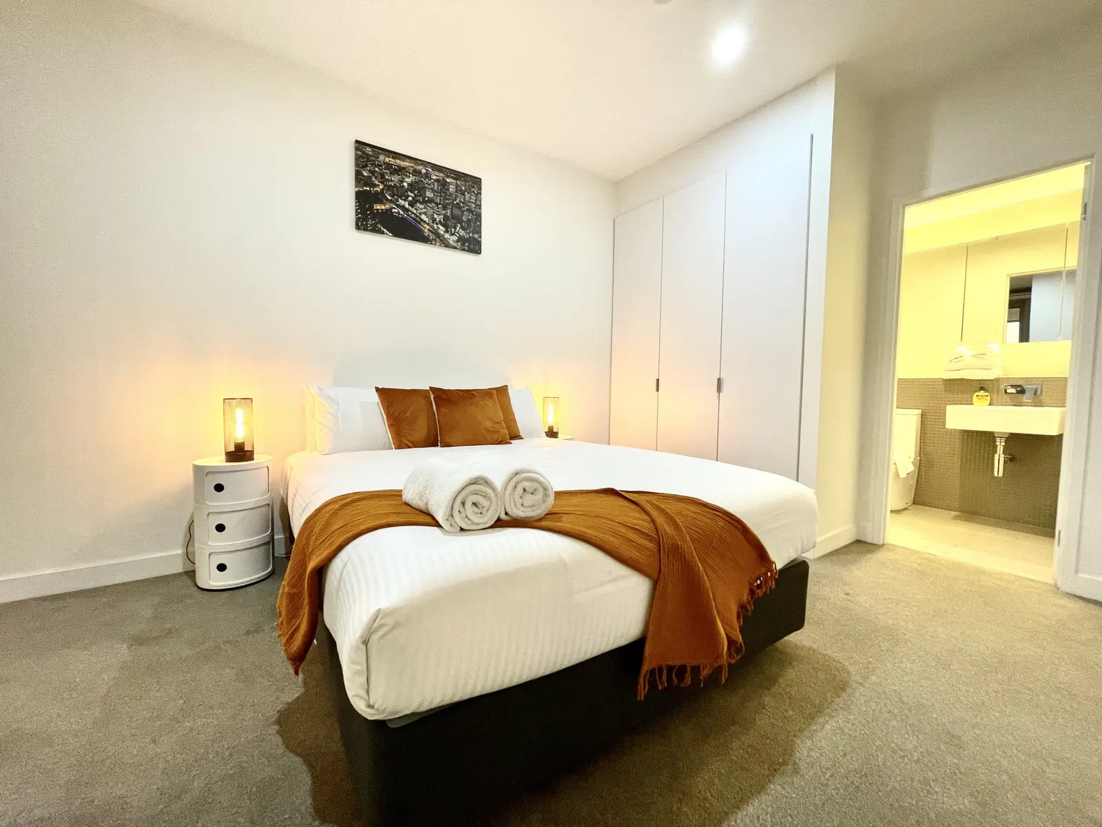 ReadySet Apartments on Rose Lane - 3 Bedroom Apartment RL3 5
