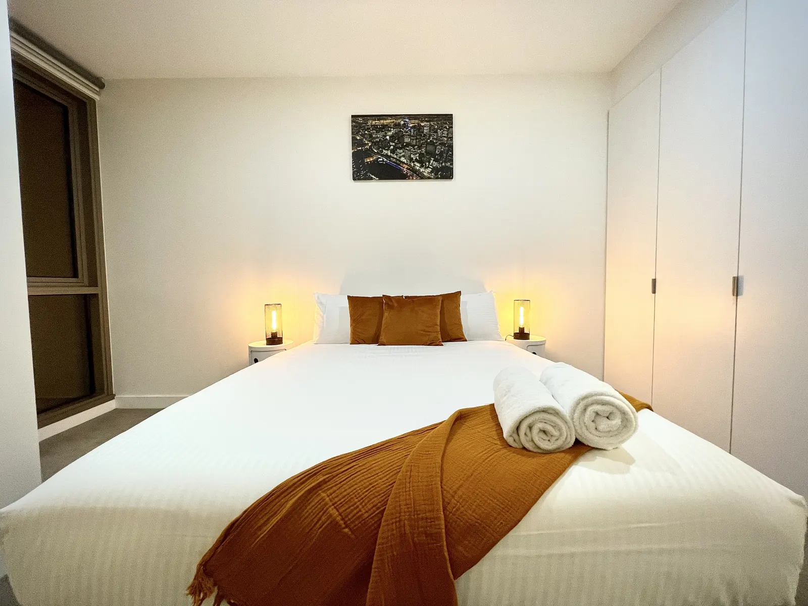 ReadySet Apartments on Rose Lane - 3 Bedroom Apartment RL3 6
