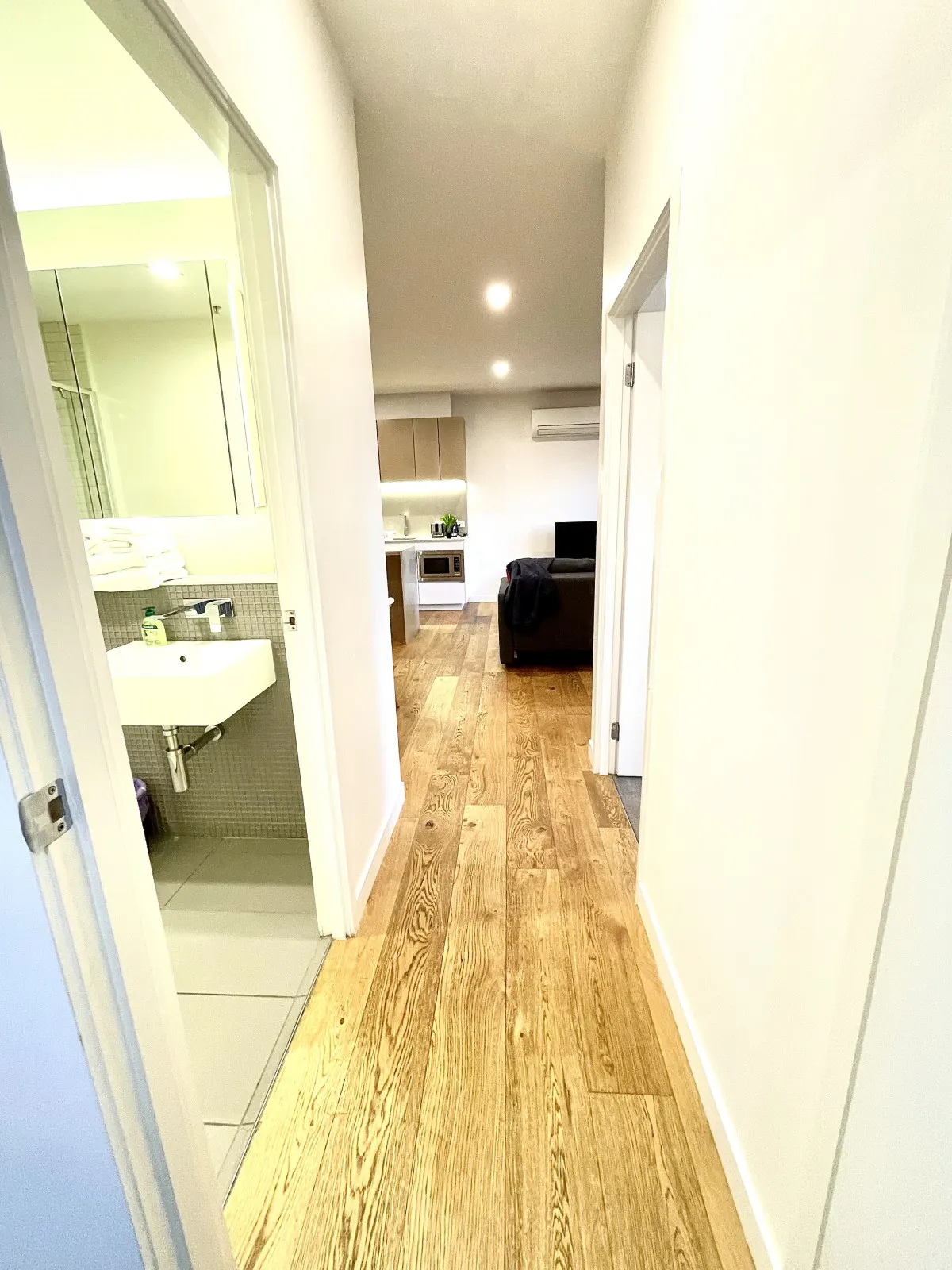 ReadySet Apartments on Rose Lane - 3 Bedroom Apartment RL3 7