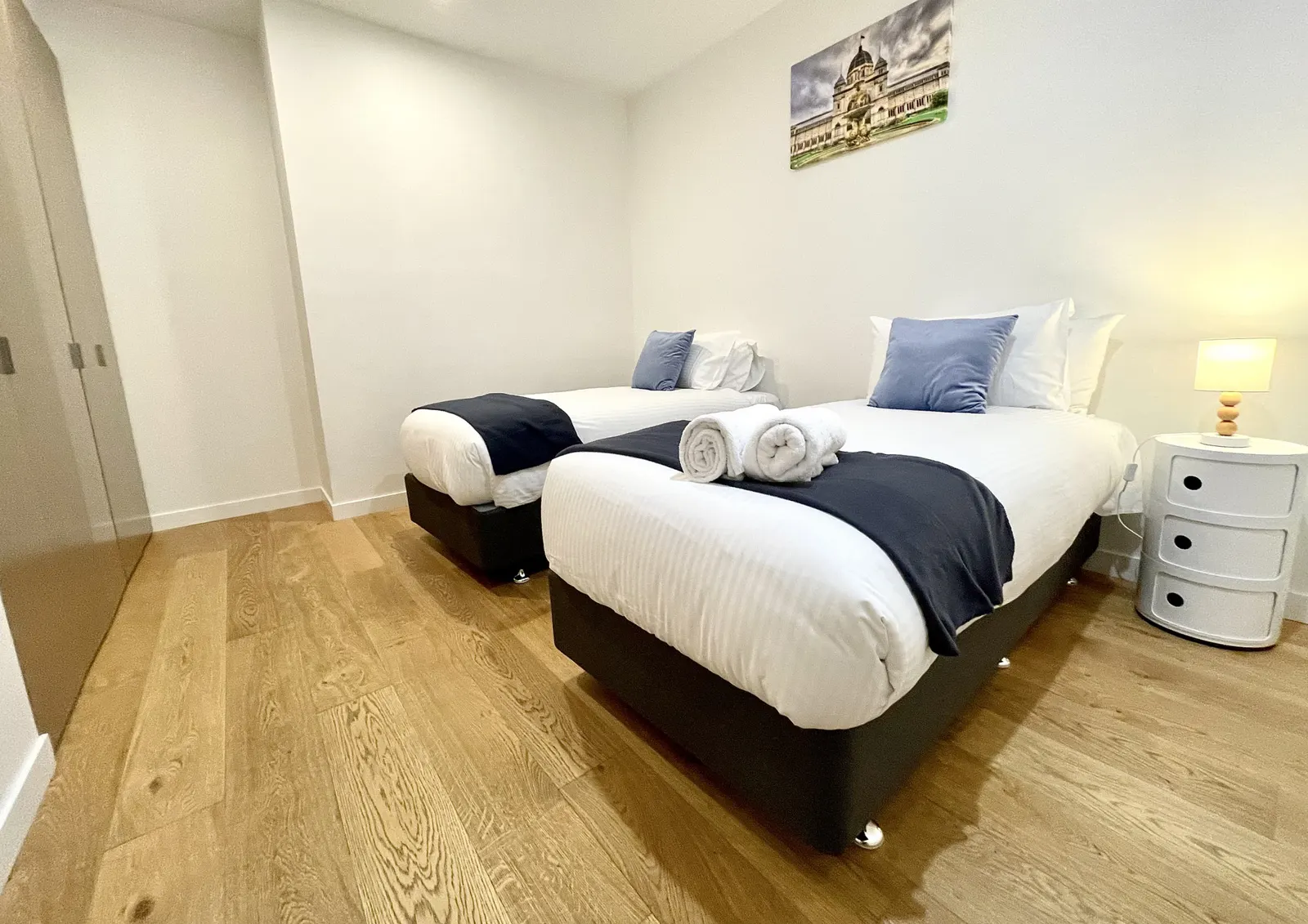 ReadySet Apartments on Rose Lane - 3 Bedroom Apartment RL3 8