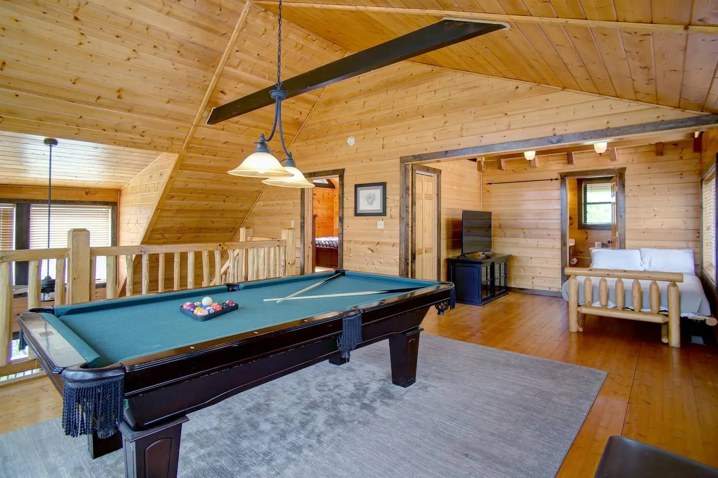 Mountain Views-Hottub-Parking-WiFi-Parking-BBQ 9