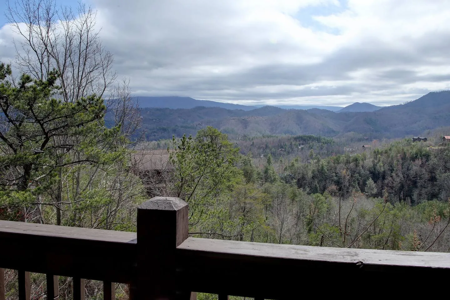 Mountain Views-Hottub-Parking-WiFi-Parking-BBQ 11