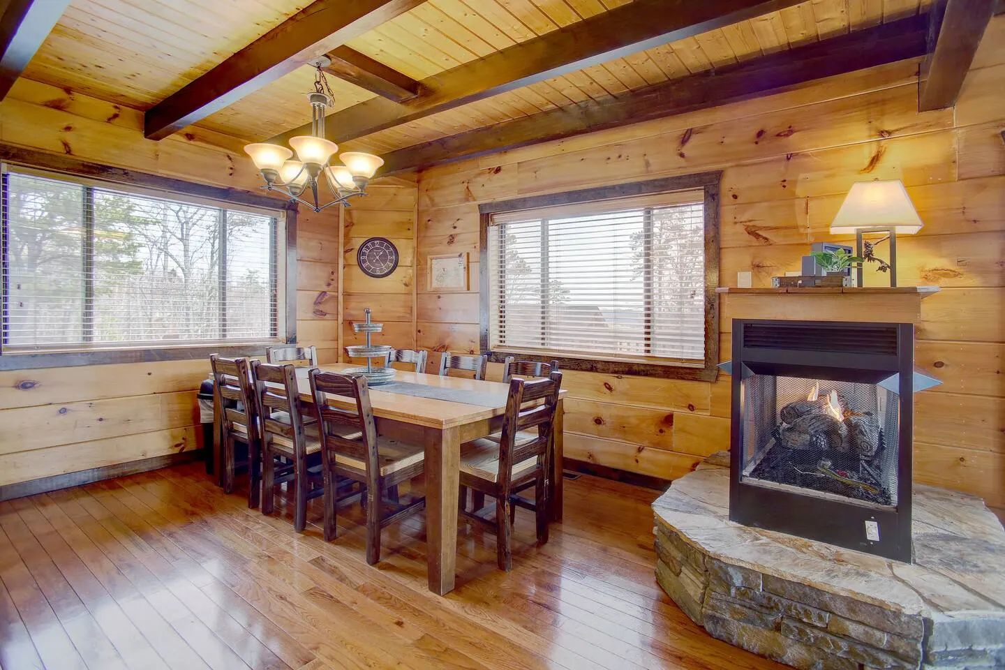Mountain Views-Hottub-Parking-WiFi-Parking-BBQ 12