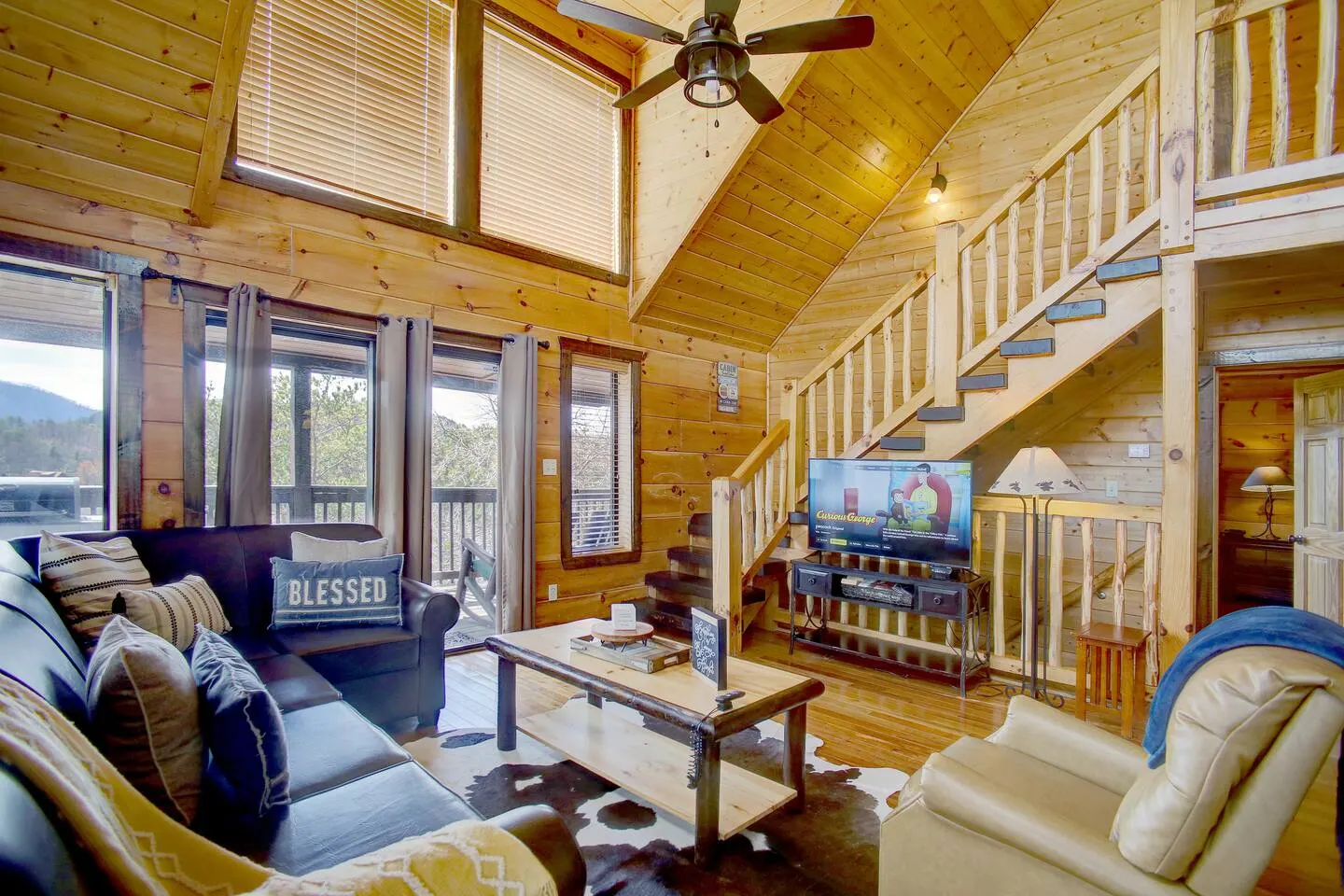 Mountain Views-Hottub-Parking-WiFi-Parking-BBQ 14