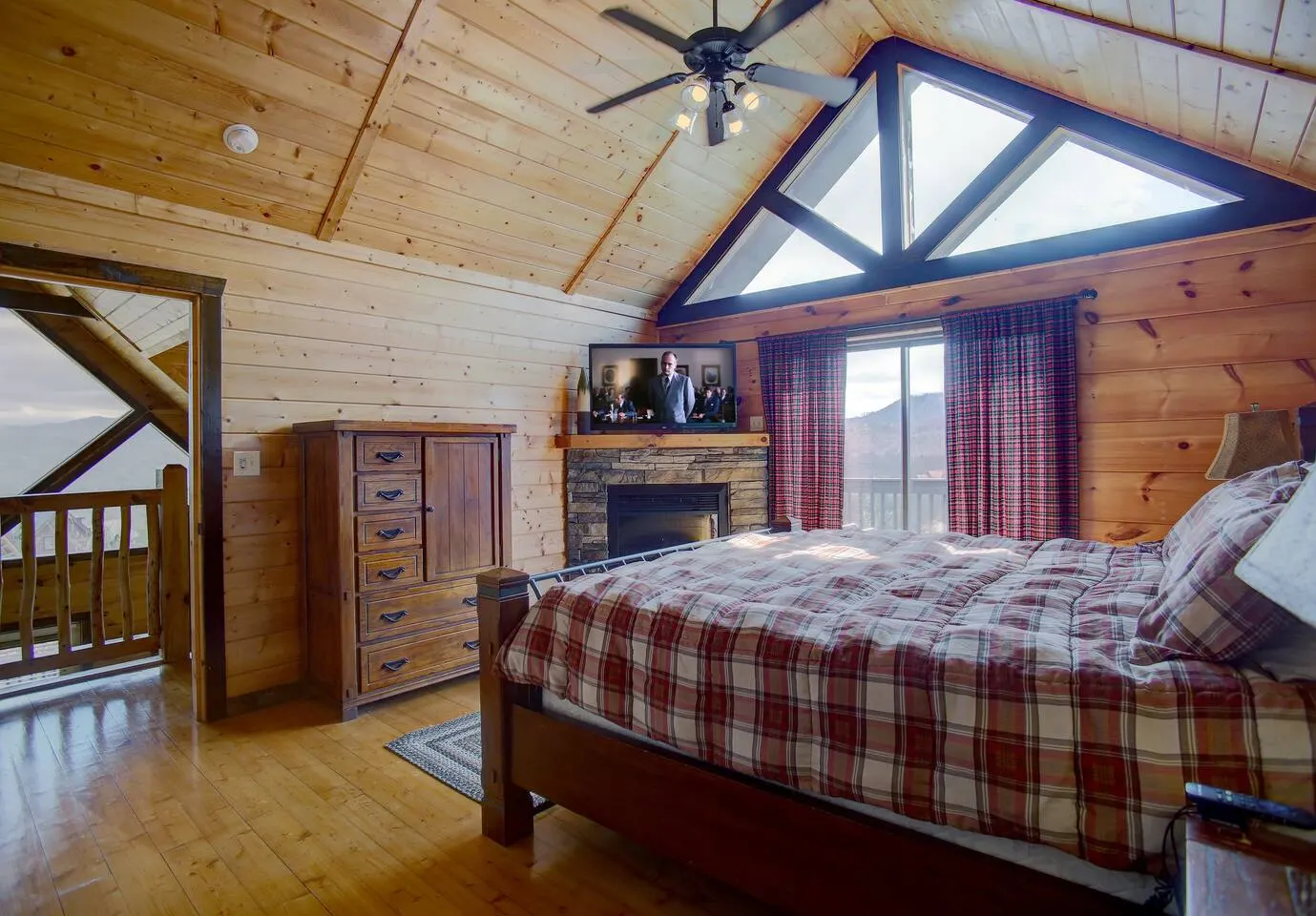 Mountain Views-Hottub-Parking-WiFi-Parking-BBQ 15