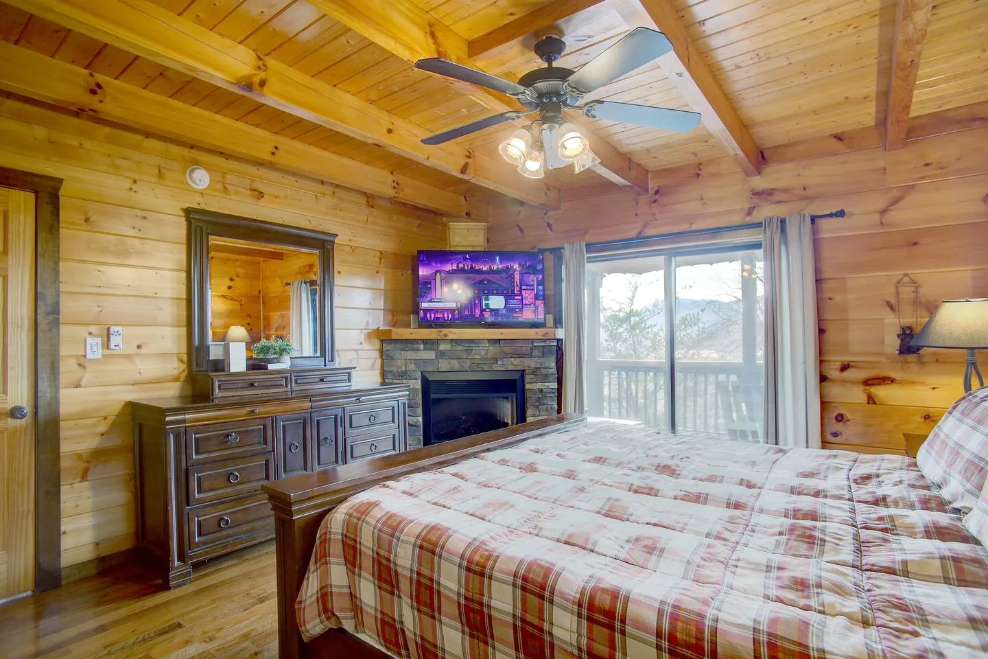 Mountain Views-Hottub-Parking-WiFi-Parking-BBQ 19