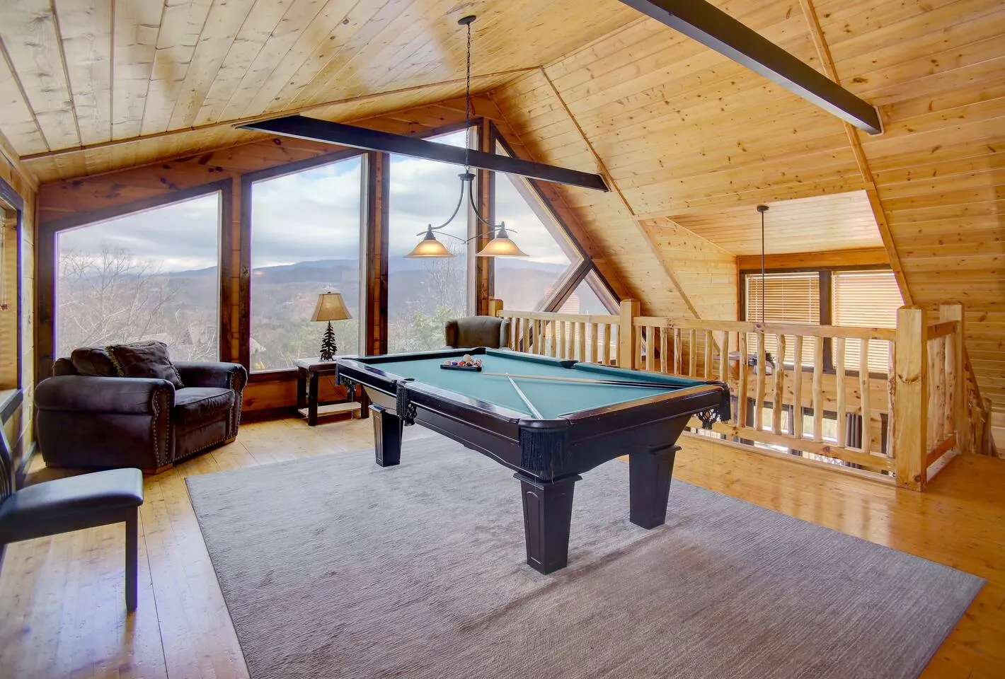 Mountain Views-Hottub-Parking-WiFi-Parking-BBQ 4