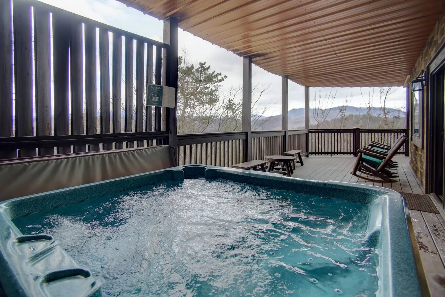 Mountain Views-Hottub-Parking-WiFi-Parking-BBQ 5