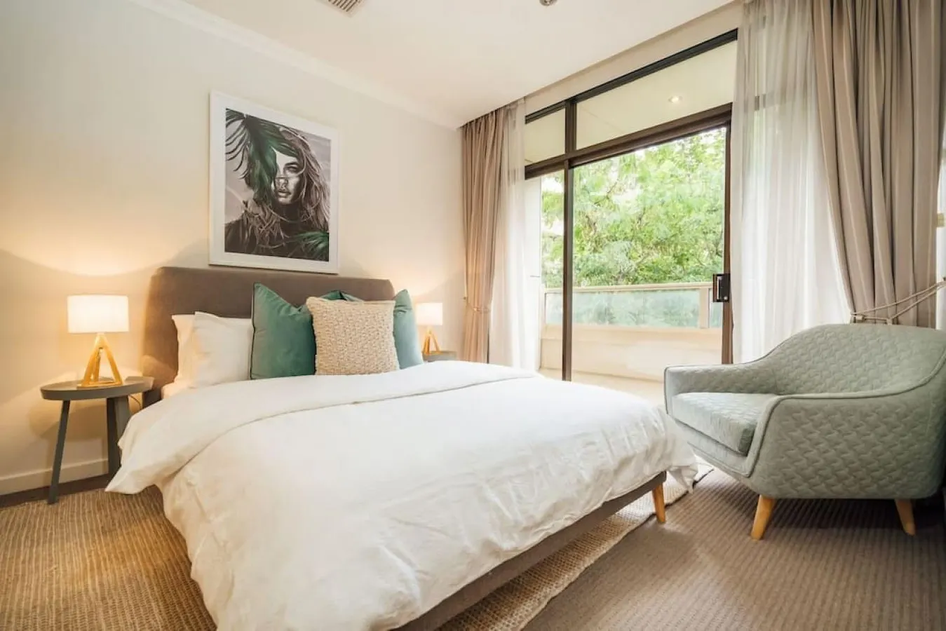 Serene on Grenfell - A Vibrant City Stay