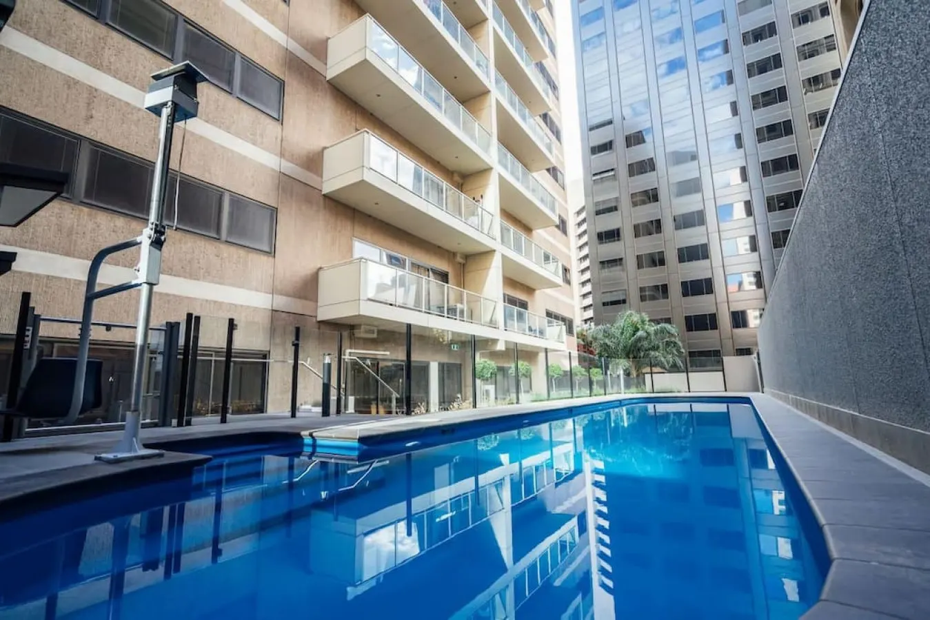 Serene on Grenfell - A Vibrant City Stay — photo 3