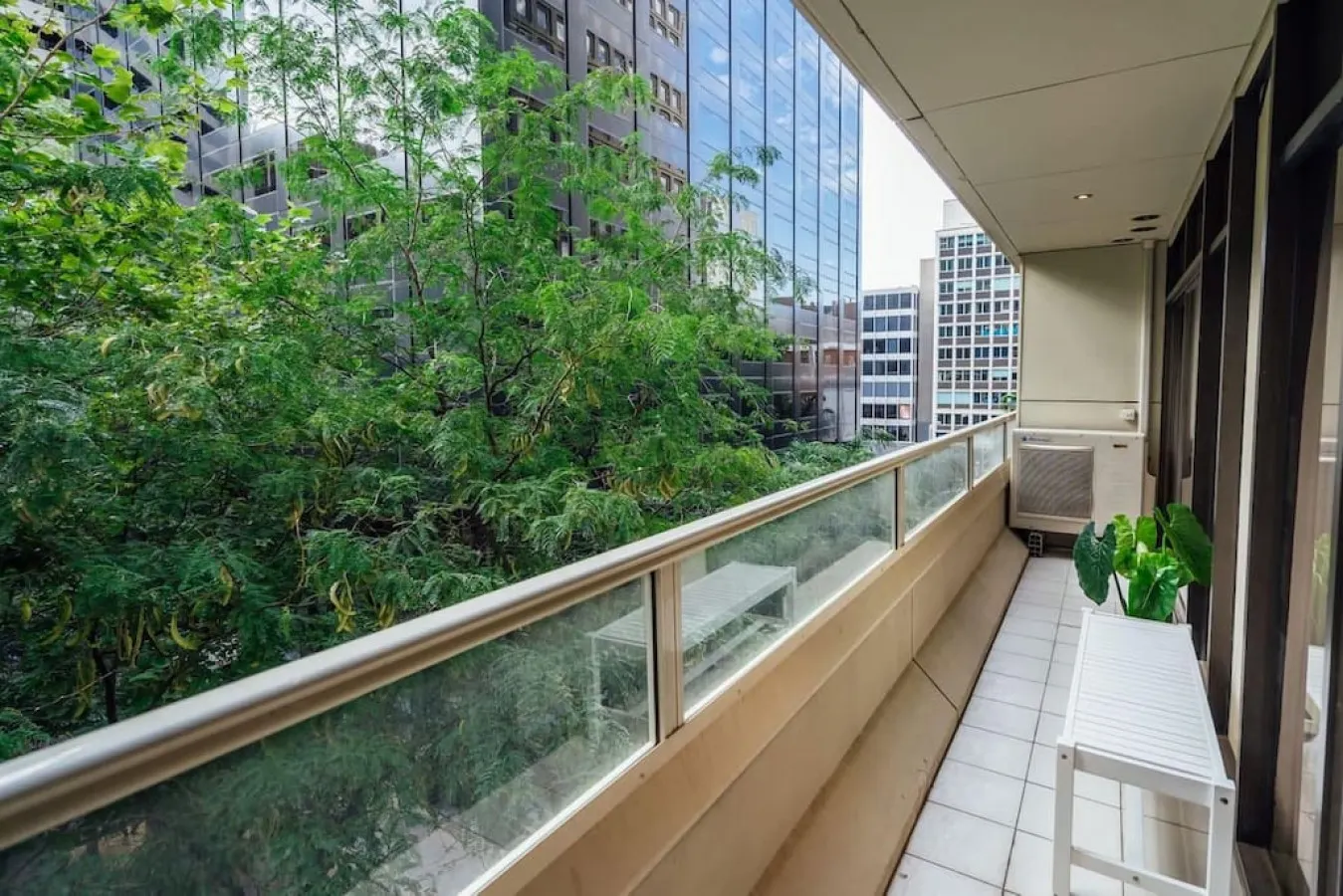 Serene on Grenfell - A Vibrant City Stay — photo 4
