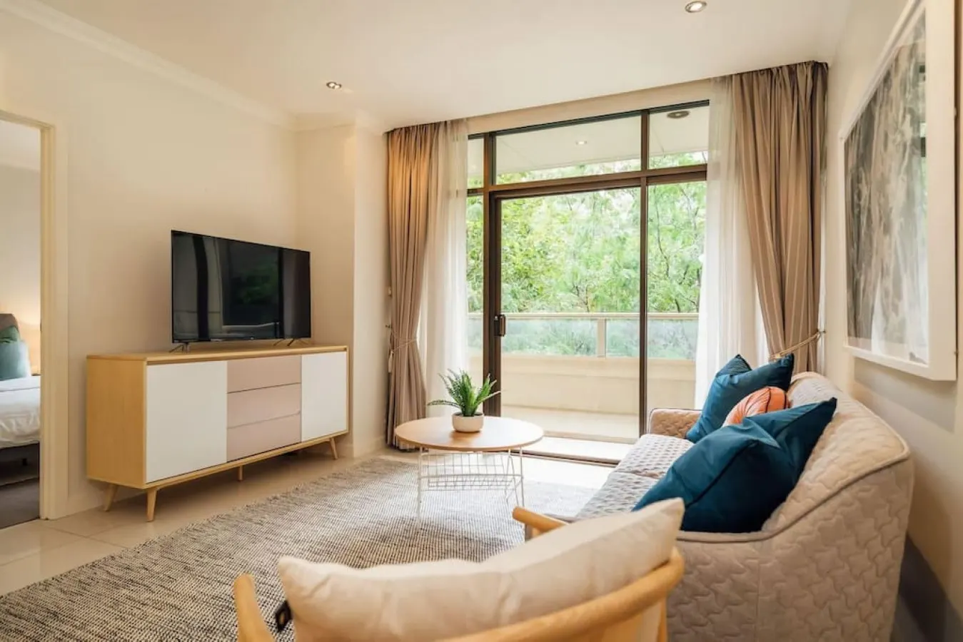 Serene on Grenfell - A Vibrant City Stay 6