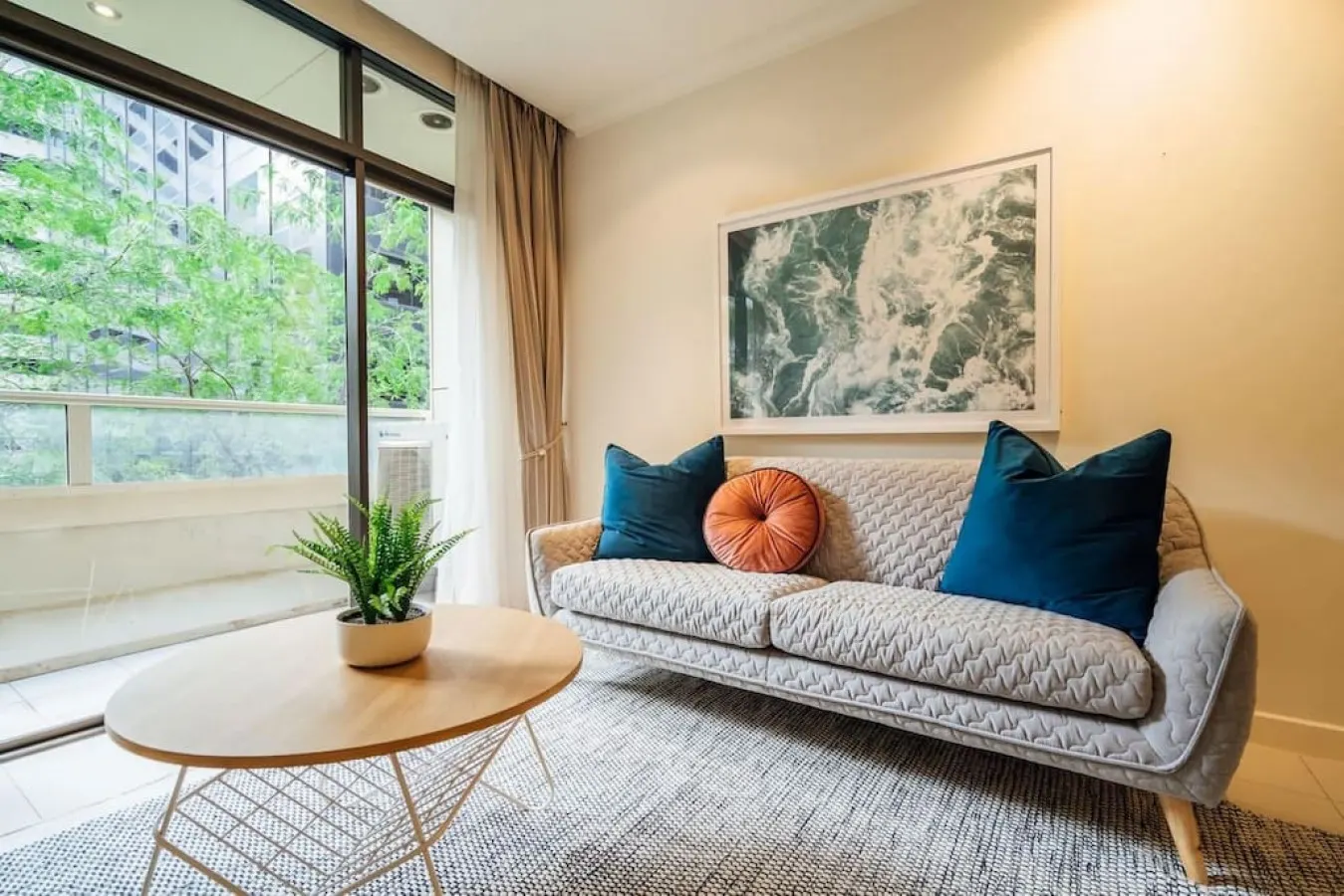 Serene on Grenfell - A Vibrant City Stay 8
