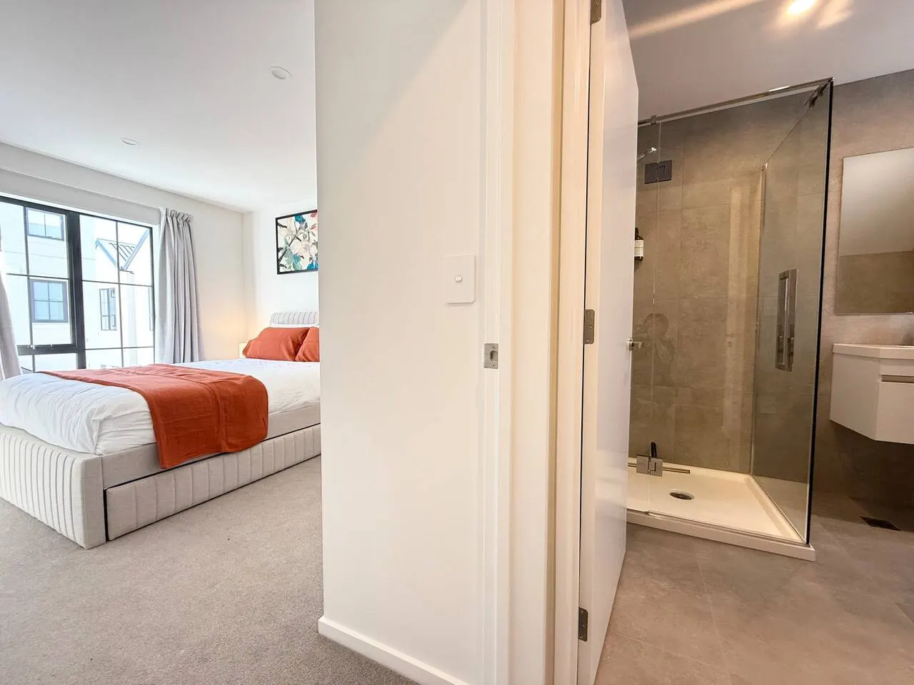 * 1 mins Walk to Town Hall, free car park 12