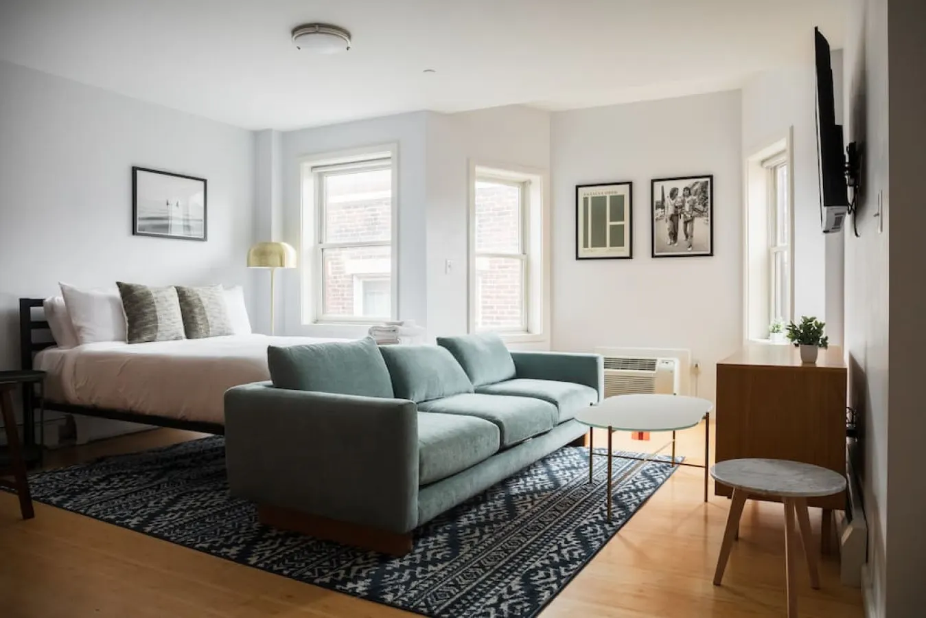 Charming & Chic Studio Apartment 1