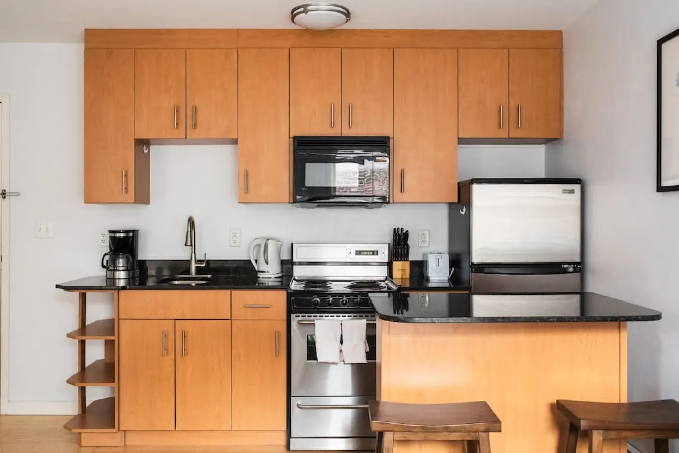 Charming & Chic Studio Apartment 3