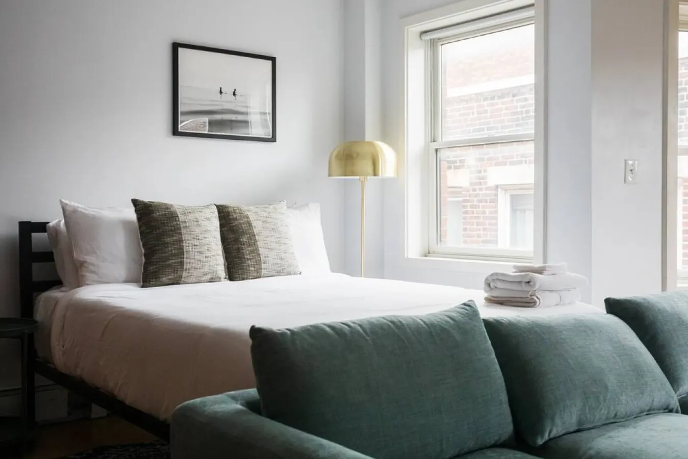 Charming & Chic Studio Apartment 4