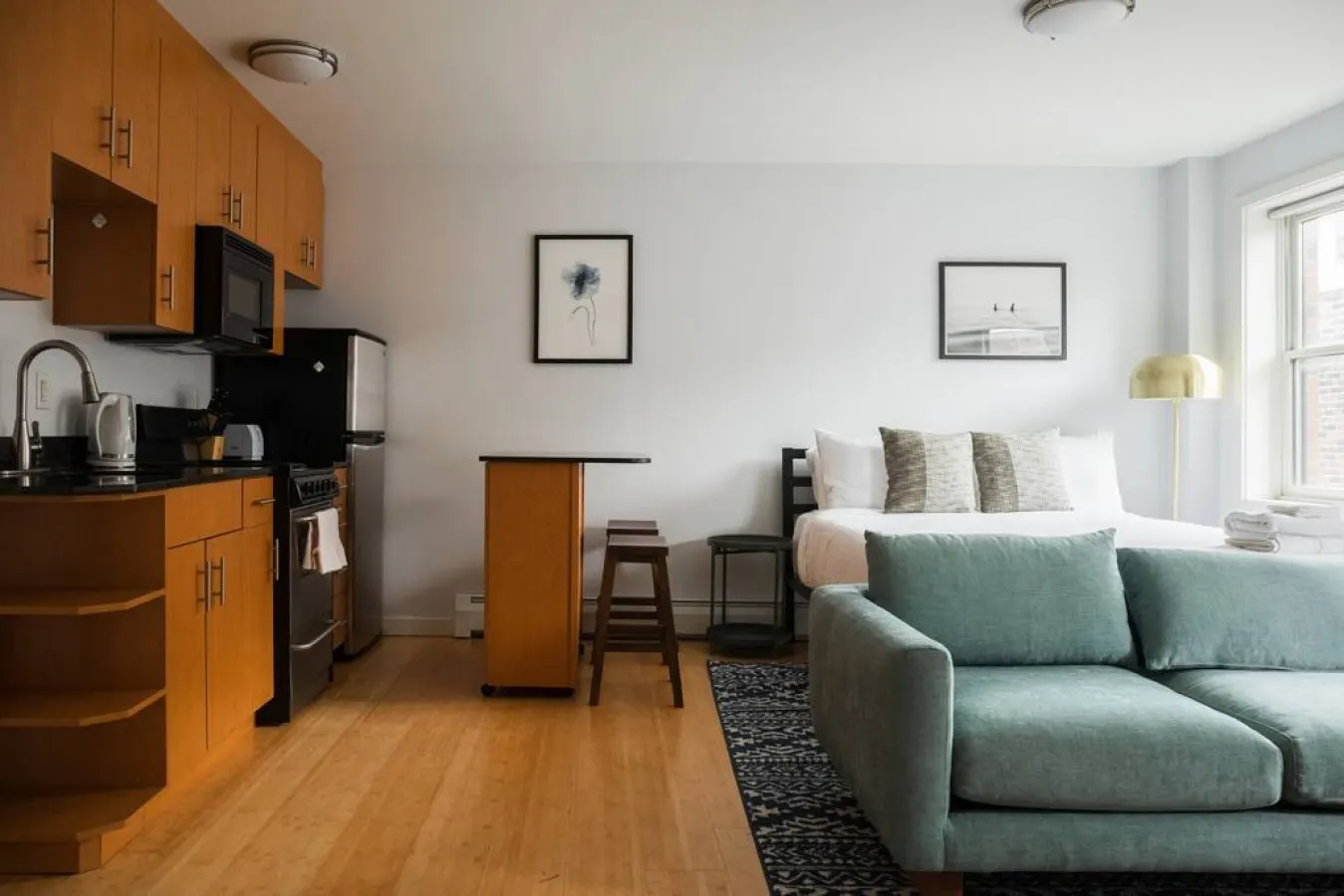 Charming & Chic Studio Apartment 6