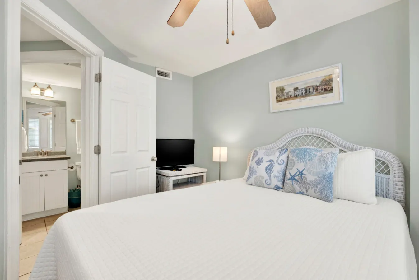 Tybee Dream: 2 Bed 2 Bath Condo w/ rooftop Pool 8
