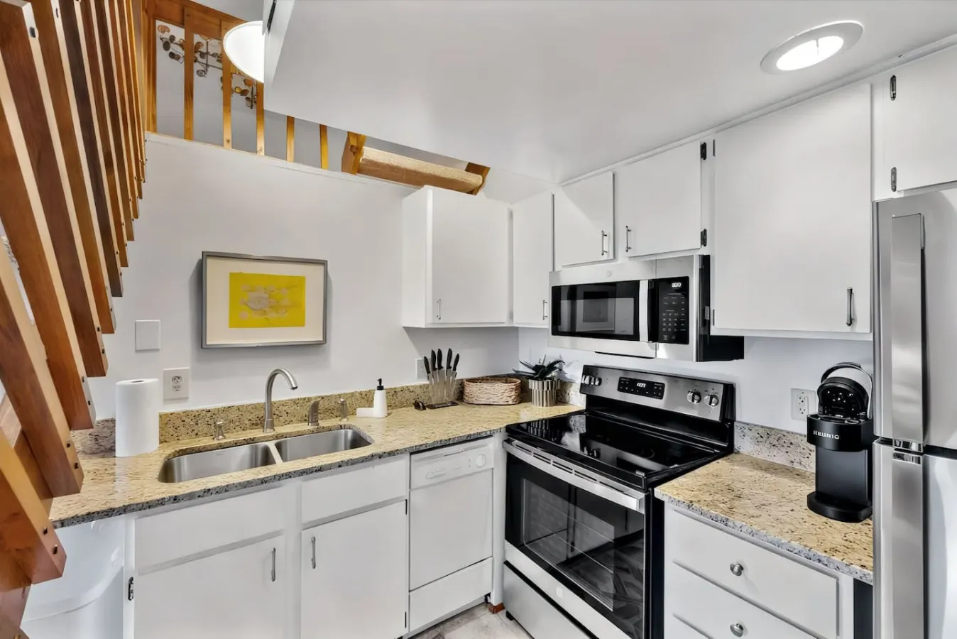 1BR Condo Steps to the Monastery, Cafes, and Resaurants 11