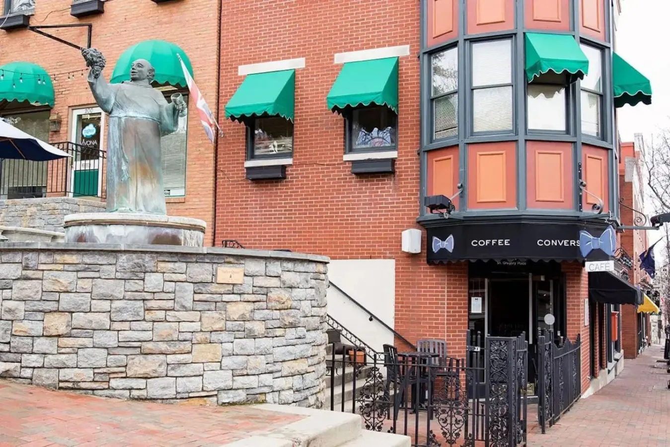 1BR Condo Steps to the Monastery, Cafes, and Resaurants 15