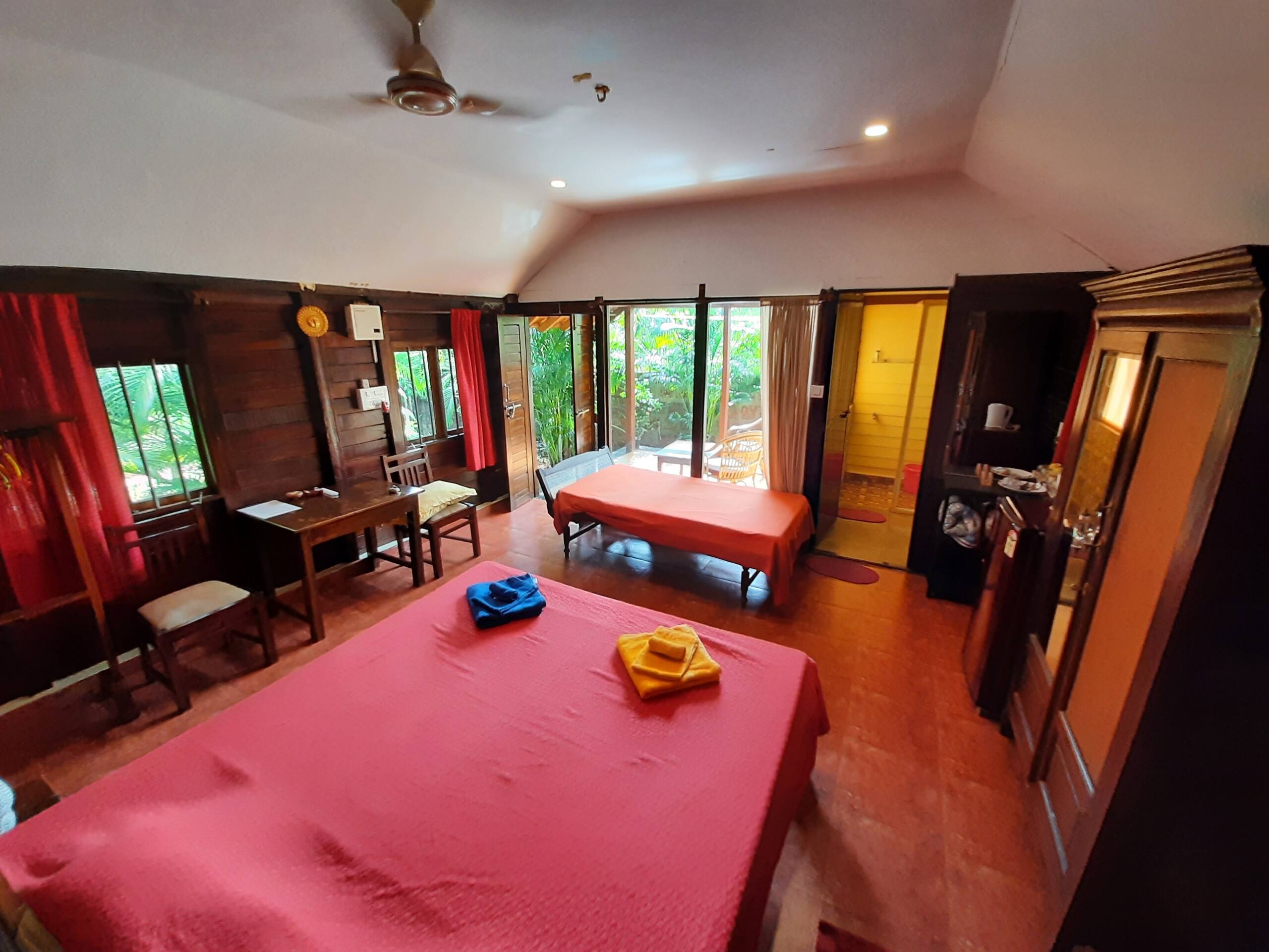 Red Wooden cottage 50 meter from Beach — photo 4
