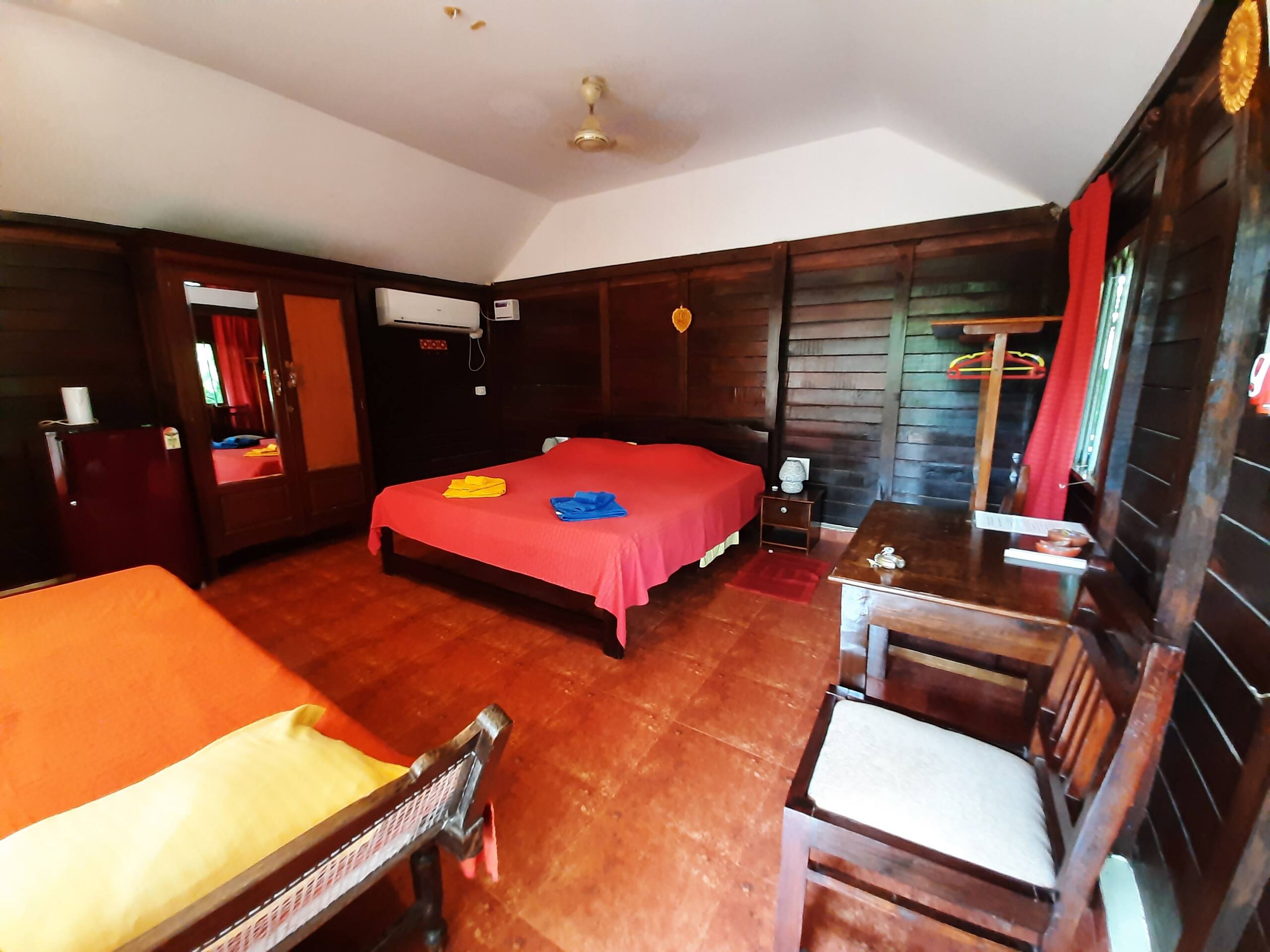 Red Wooden cottage 50 meter from Beach — photo 5