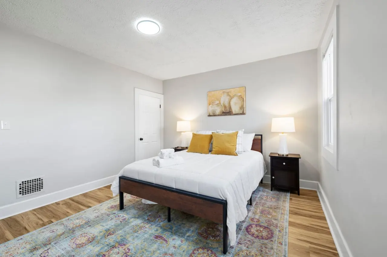 Near Downtown Free Parking High-Speed WiFi 18