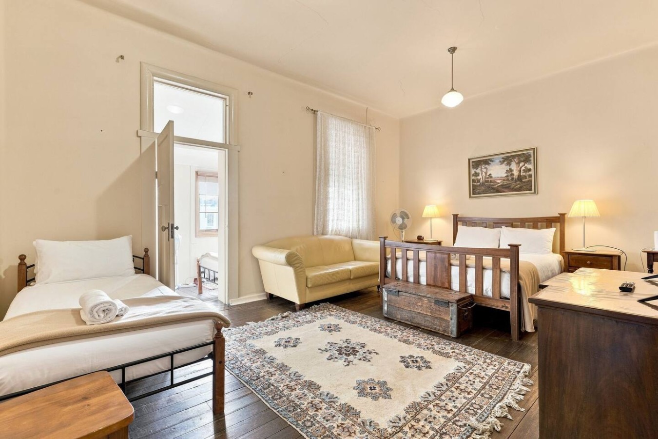 Edinburgh Deluxe Family Suite + Ensuite