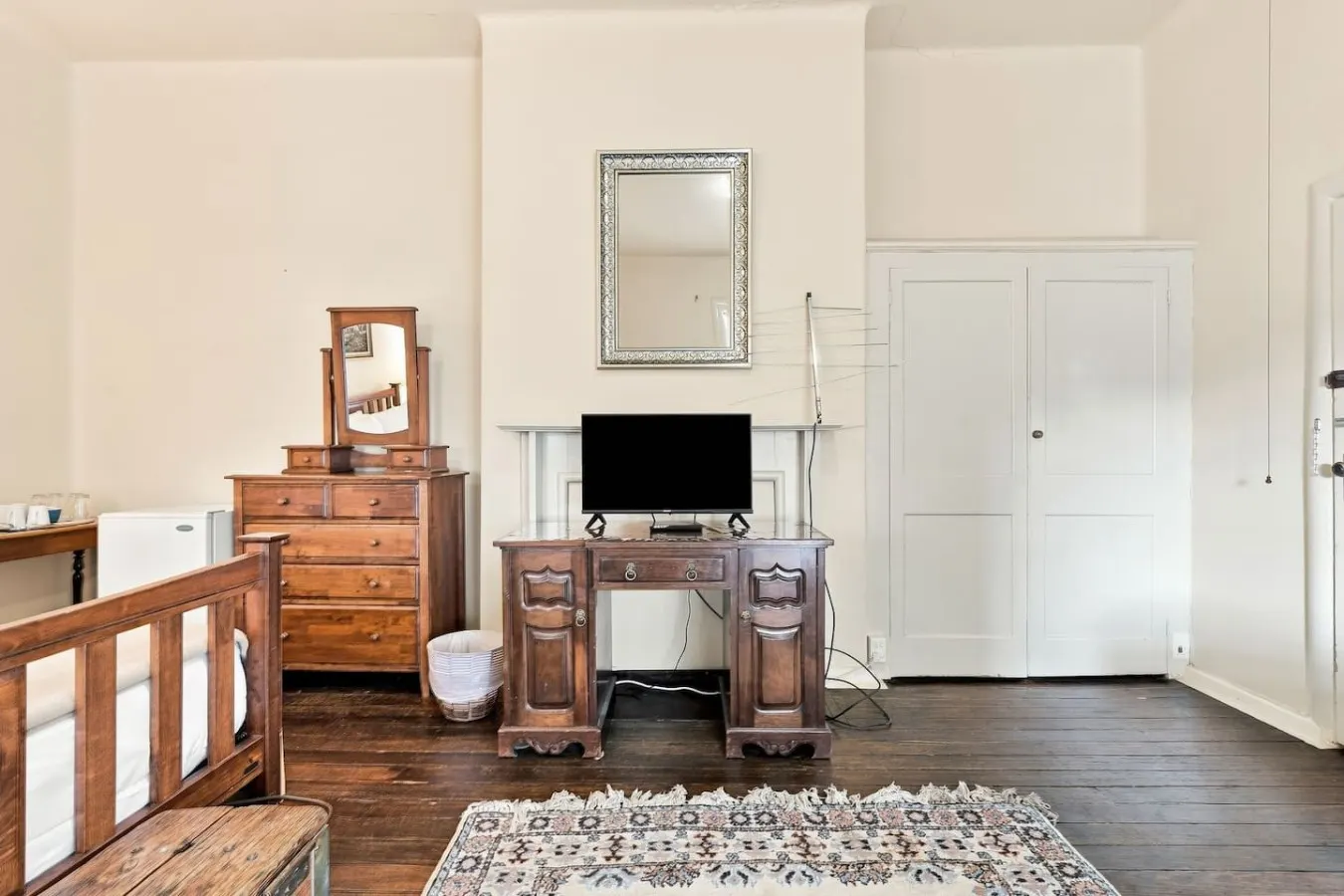 Edinburgh Deluxe Family Suite + Ensuite 10