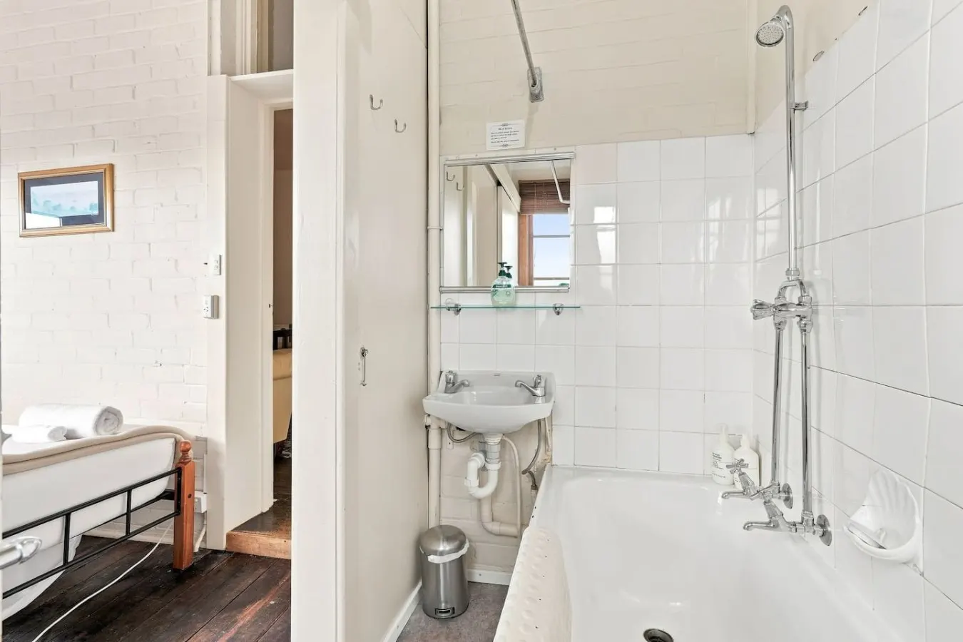 Edinburgh Deluxe Family Suite + Ensuite 12