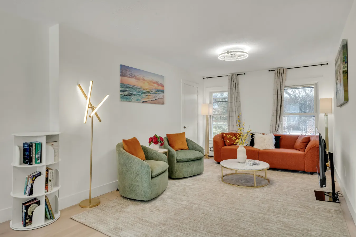 Modern 3BR Apartment: 4 Bed, 2 Bath, 2 Floors, Games & BBQ