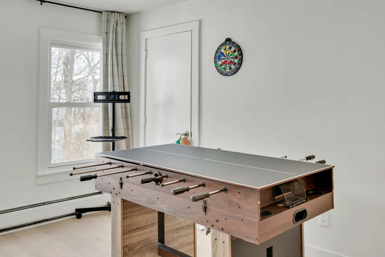 Modern 3BR Apartment: 4 Bed, 2 Bath, 2 Floors, Games & BBQ — photo 3