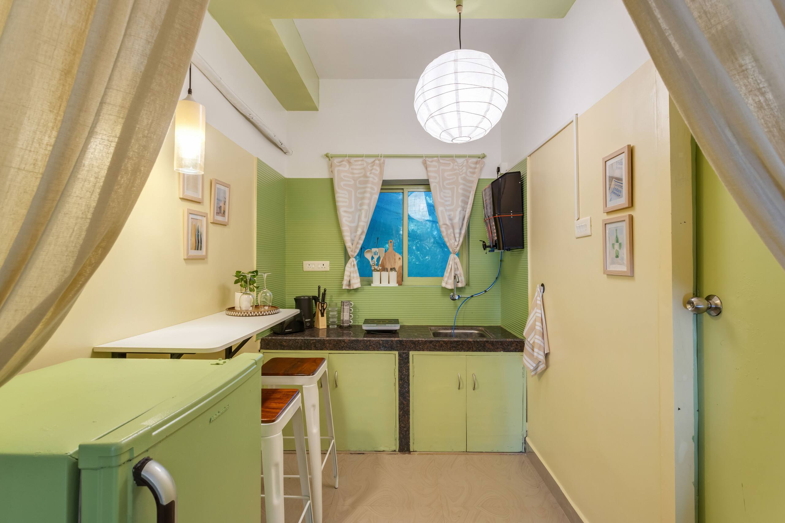Green View 1BR with Pool 1min Walk to Morjim Beach 7