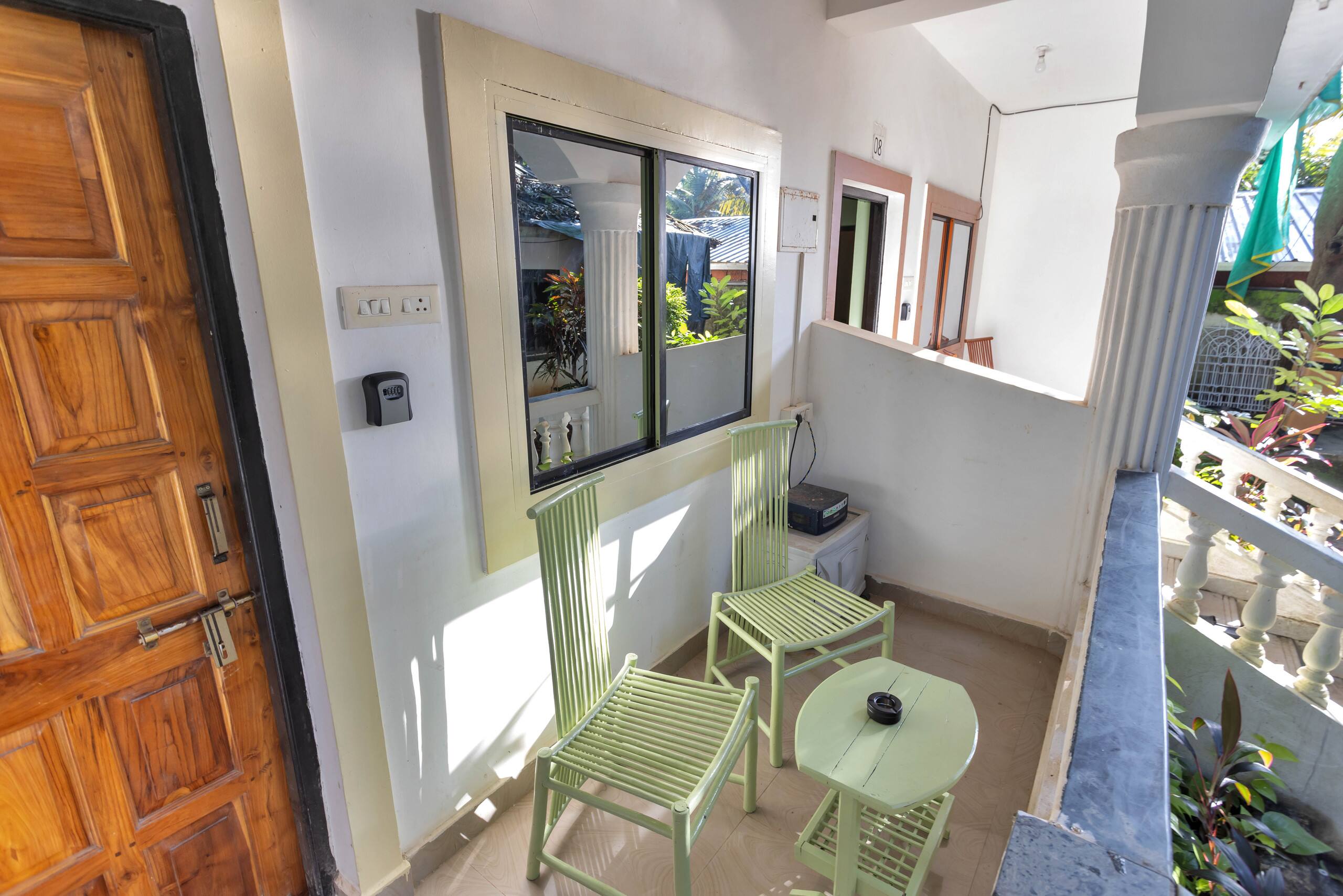 Green View 1BR with Pool 1min Walk to Morjim Beach 8