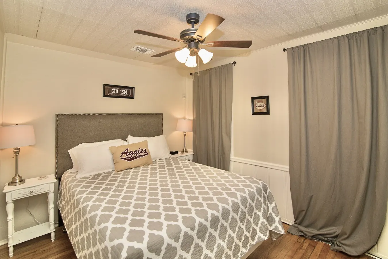 Howdy Headquarters: Grand Pavillion 7