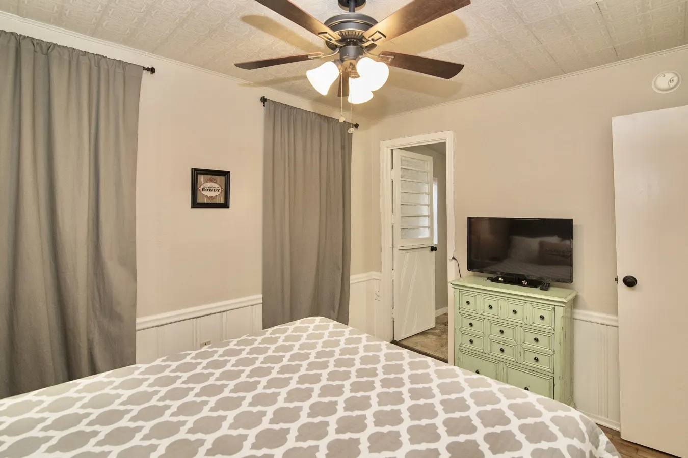 Howdy Headquarters: Grand Pavillion 8
