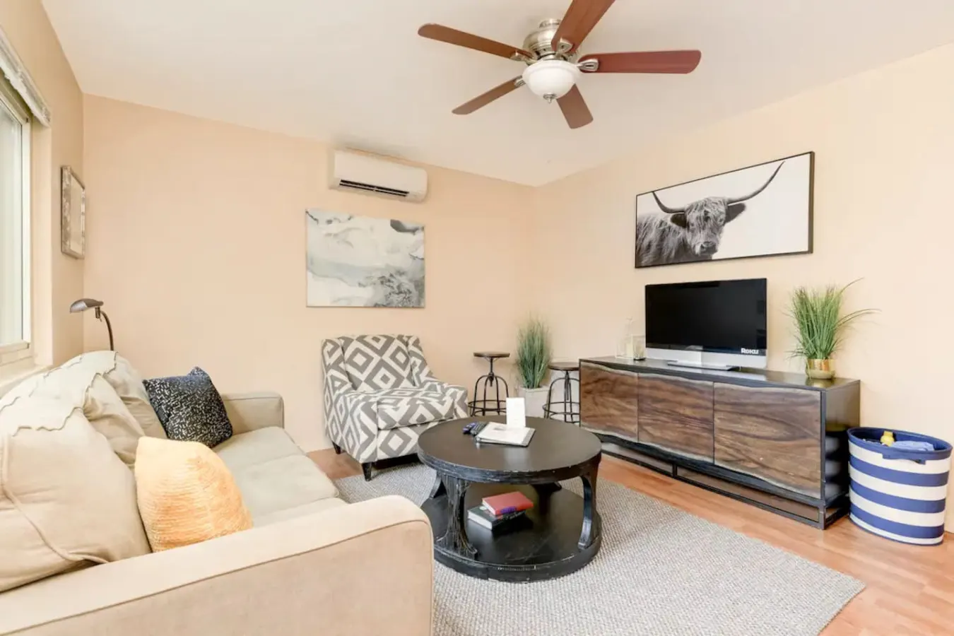 Casa Amore -2BR- AC & FREE Driveway parking