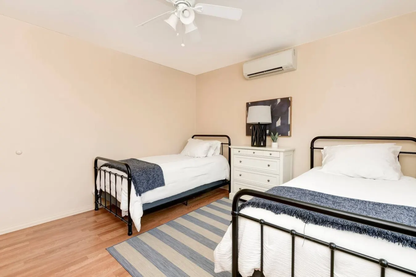 Casa Amore -2BR- AC & FREE Driveway parking 9