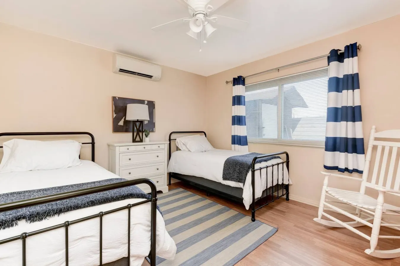 Casa Amore -2BR- AC & FREE Driveway parking 10