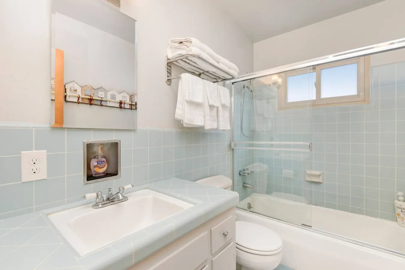 Casa Amore -2BR- AC & FREE Driveway parking 11