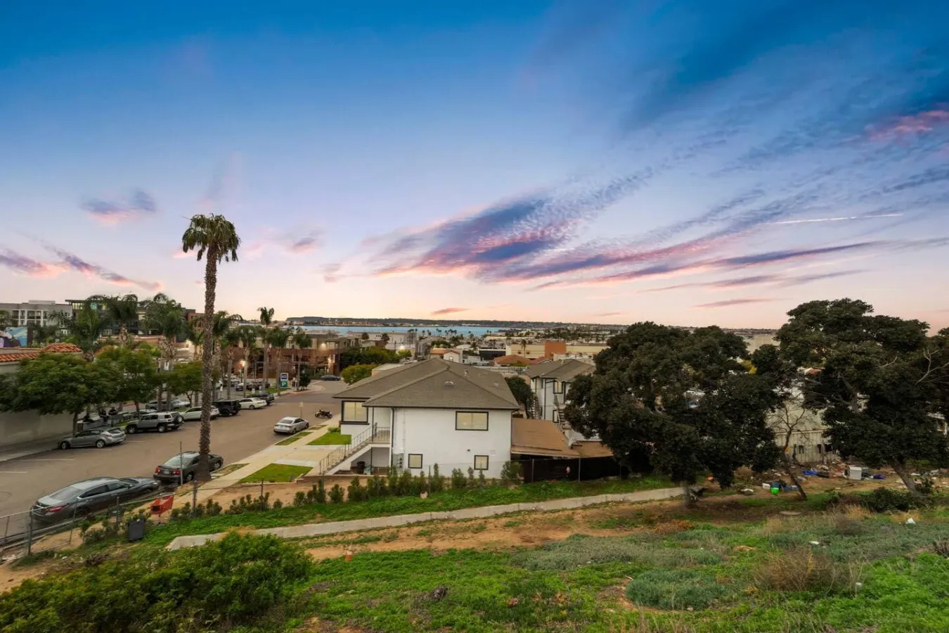 Casa Amore -2BR- AC & FREE Driveway parking 15